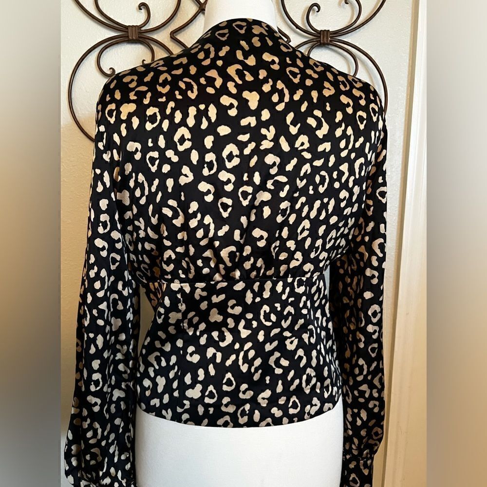 Lulus Cambera Black Leopard Print Satin Button-Up Crop Top, size medium - Picture 10 of 14